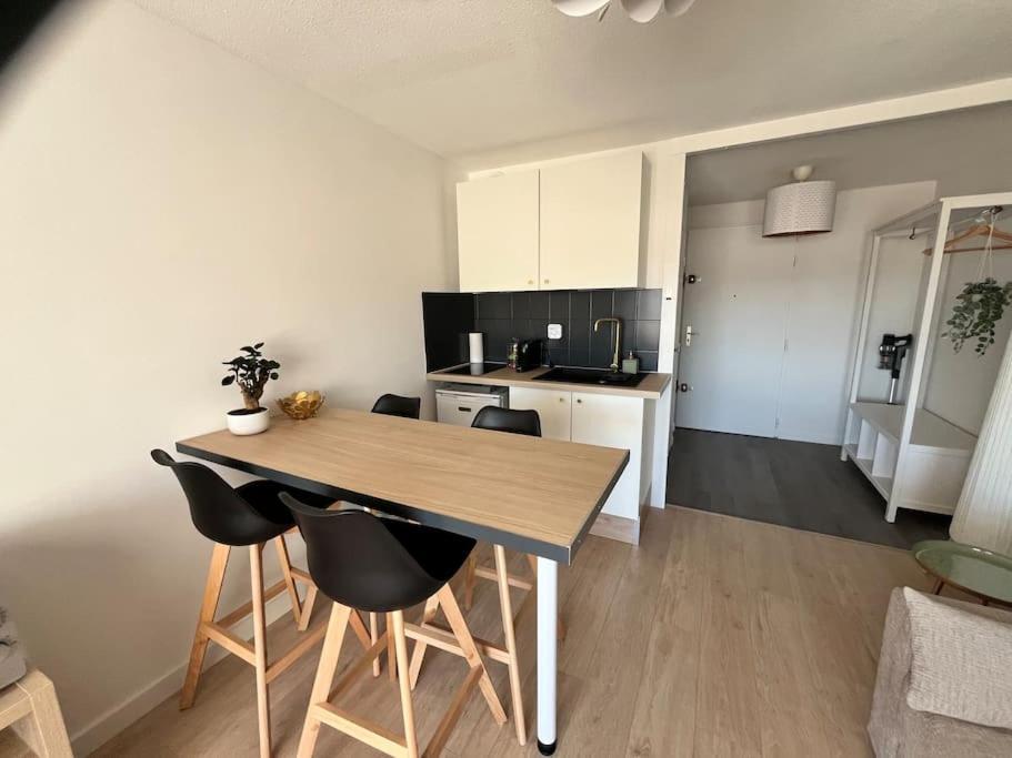 Studio Vue Mer Avec Piscine Et Terrain De Tennis 소세레팽 외부 사진